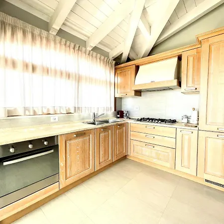 H41 Attico Moderno Vista Mare In Centro Storico * Будони